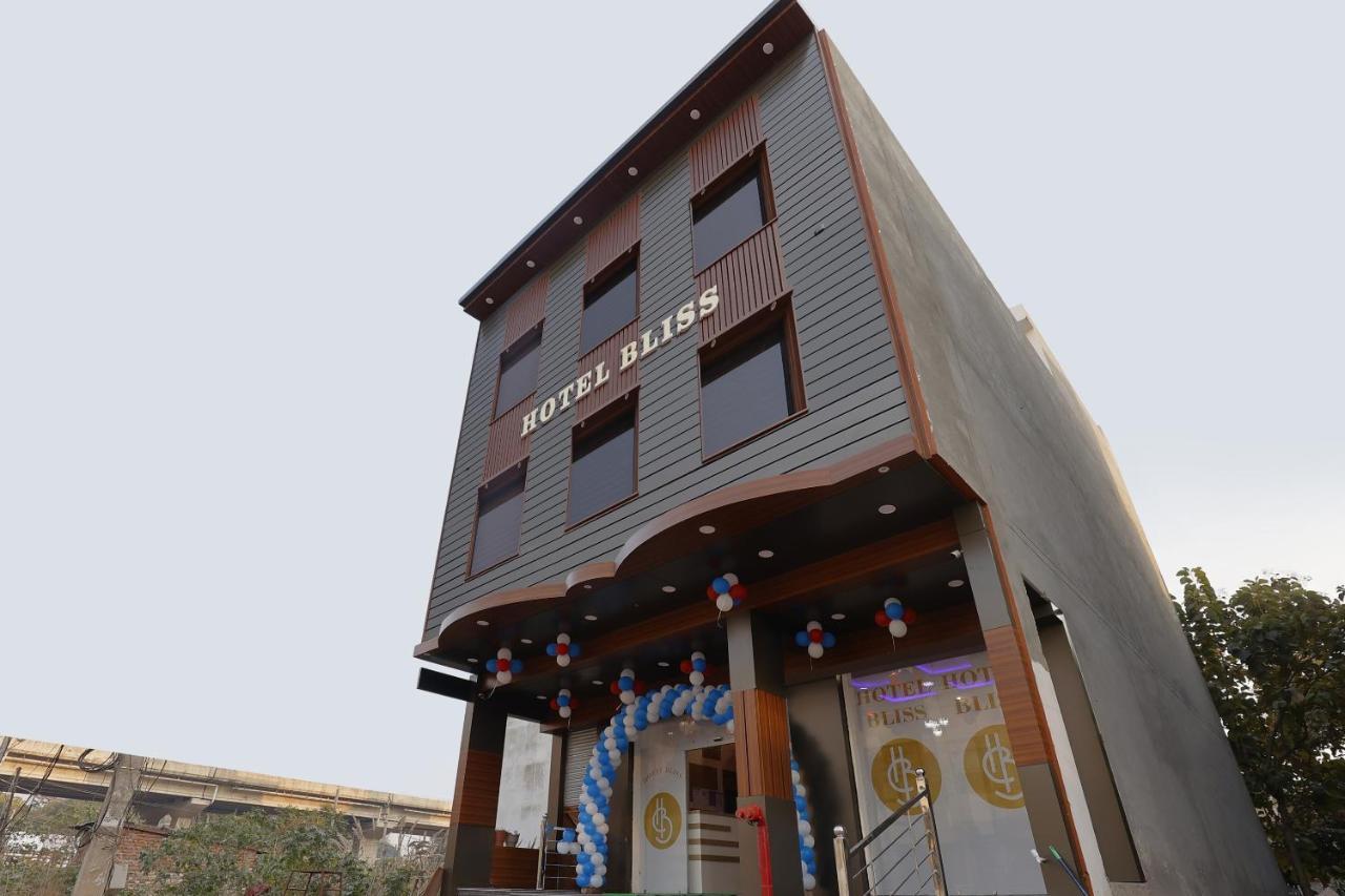 Hotel Bliss Zirakpur Екстер'єр фото